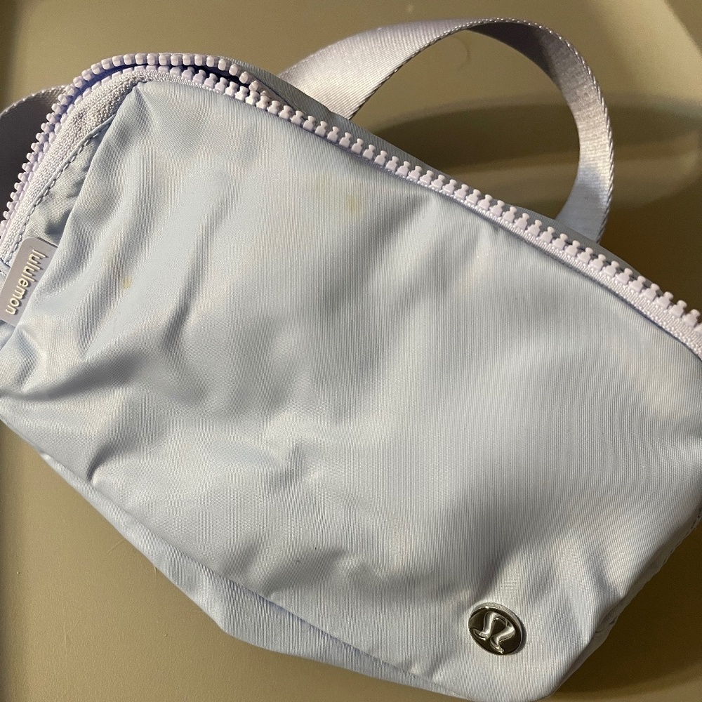 Lululemon Everywhere Belt Bag